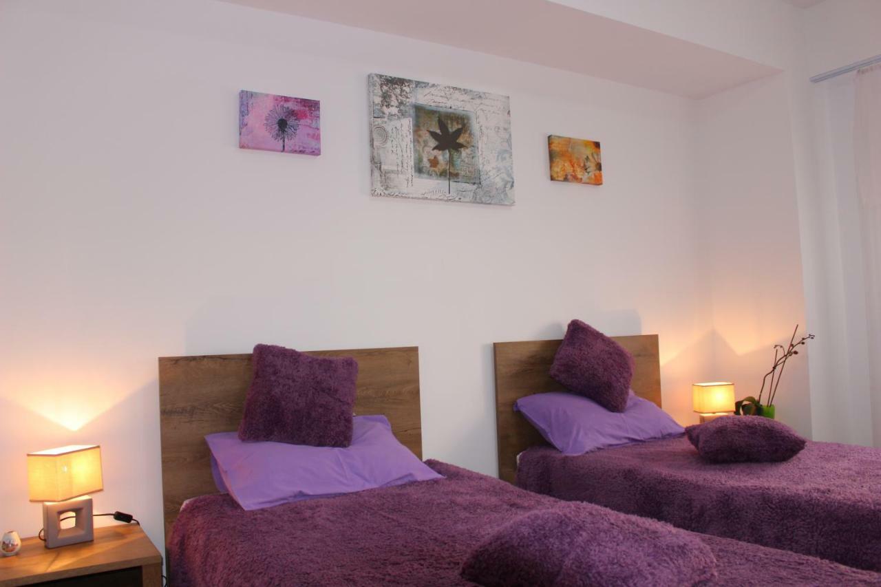 Still Apartament クラヨーヴァ エクステリア 写真