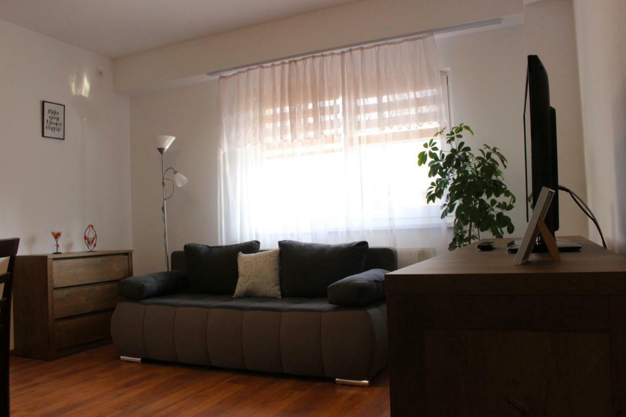 Still Apartament クラヨーヴァ エクステリア 写真