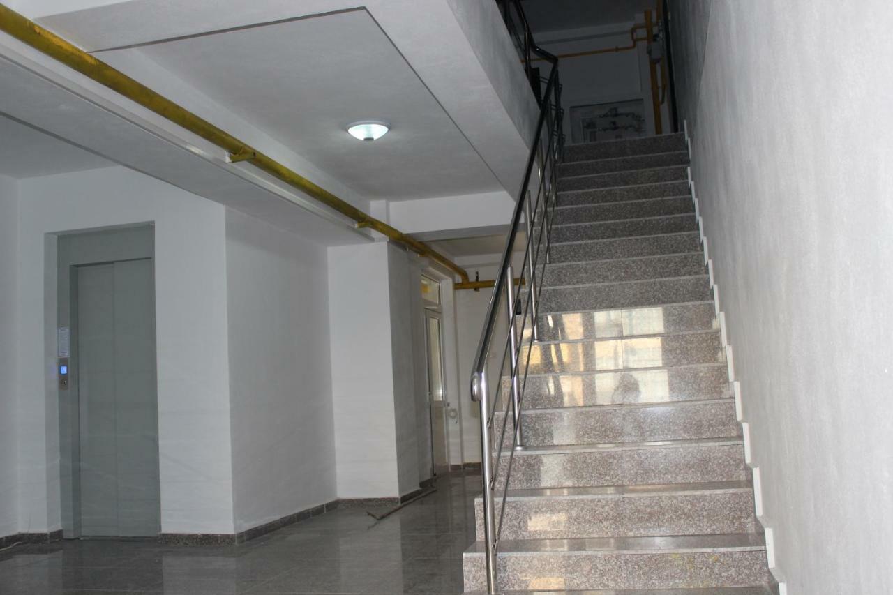 Still Apartament クラヨーヴァ エクステリア 写真