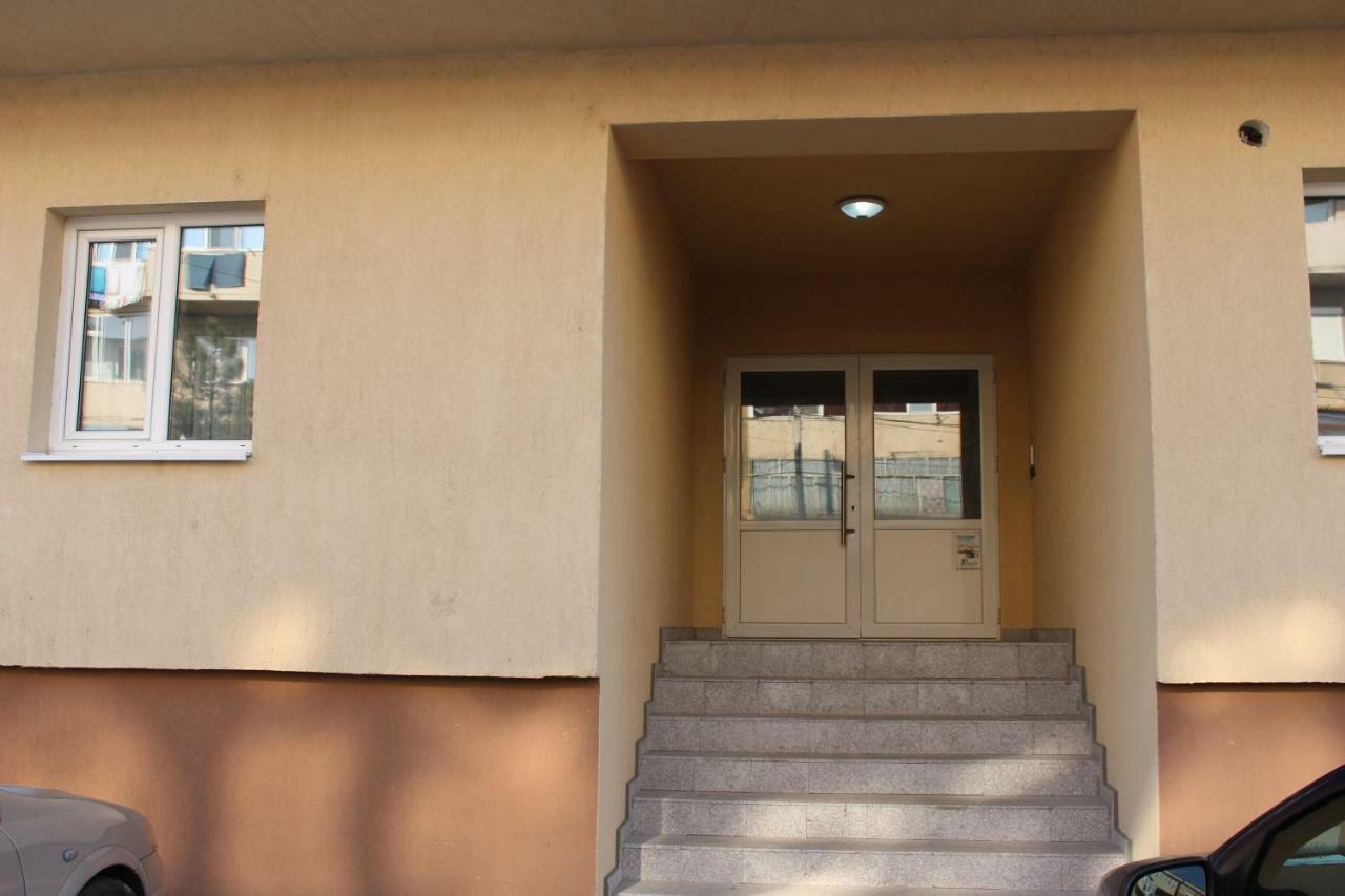 Still Apartament クラヨーヴァ エクステリア 写真